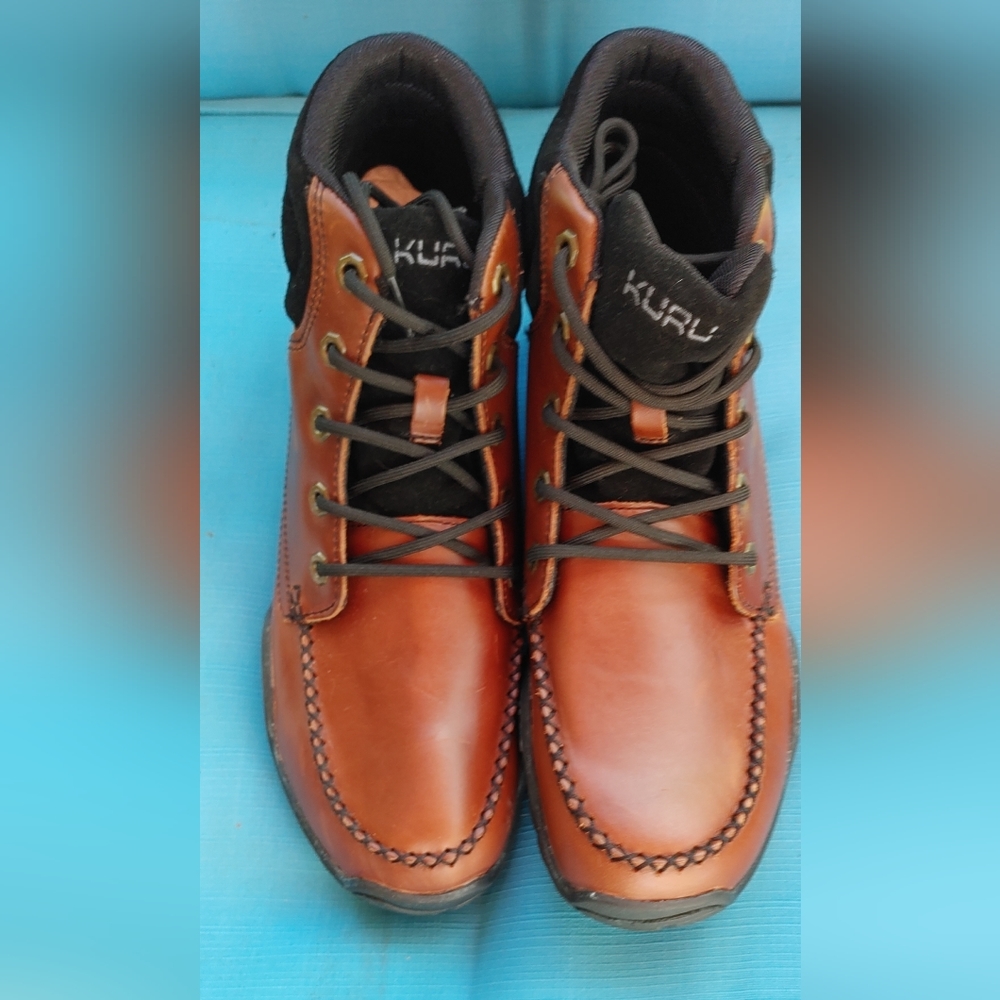 Kuru hiking boots size 10 new